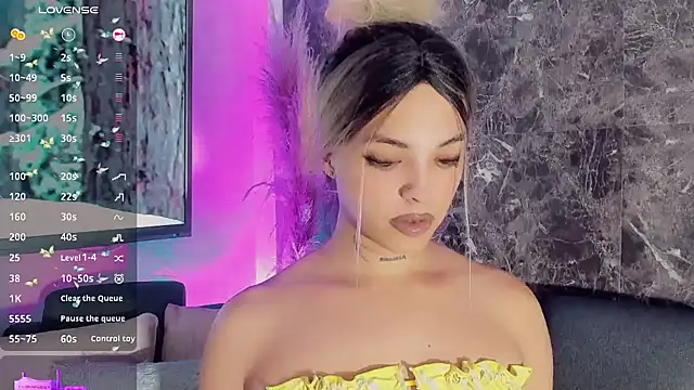 Snapshot of Emmaa_Saenz_ chatting on 02/06/25, 11:15 Emmaa Saenz online show from 02/06/25, 11:15