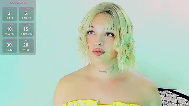 Emmaa Saenz  online show from 04/06/26, 10:33