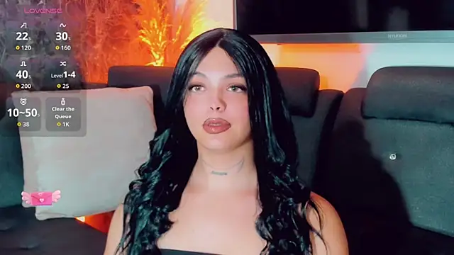 Emmaa Saenz  online show from 05/18/26, 11:20