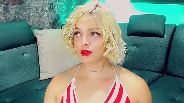 Emmaa Saenz  online show from 04/22/26, 11:00