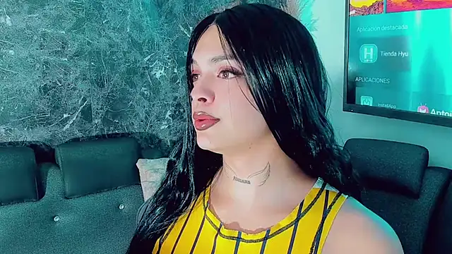 Emmaa Saenz  online show from 01/10/26, 09:43