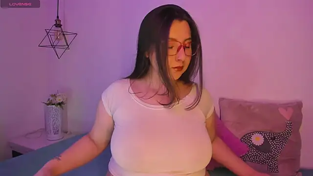 Snapshot of Roxxanne_Bail chatting on 01/10/25, 03:07 Roxxanne Bail online show from 01/10/25, 03:07