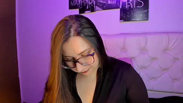 Roxxanne Bail online show from 03/06/26, 04:29