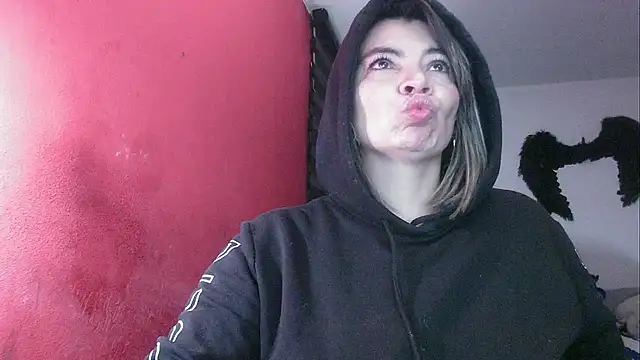 charlotedoll online show from 05/08/26, 01:09