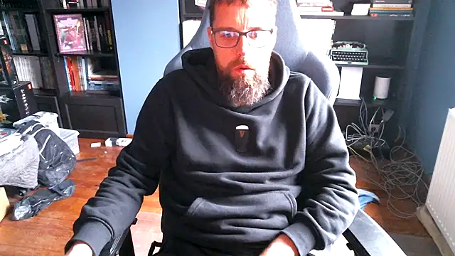 MeSteff online show from 10/25/25, 02:17