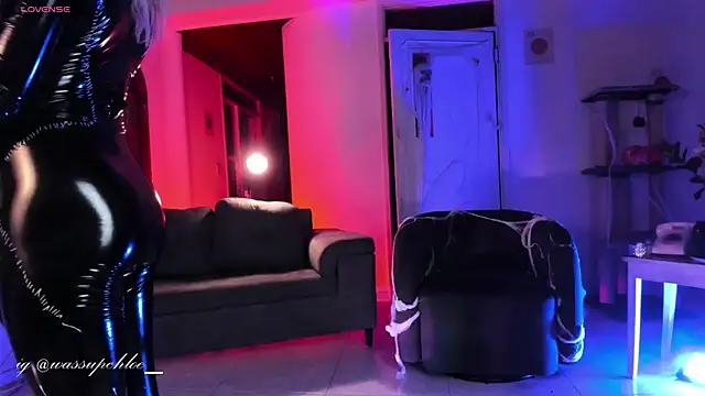 misschloe   online show from 10/23/25, 11:47