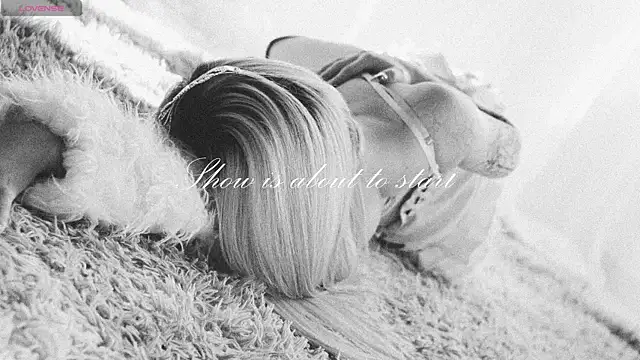 misschloe   online show from 10/31/25, 07:32