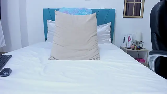 kamila lopez online show from 10/25/25, 10:54