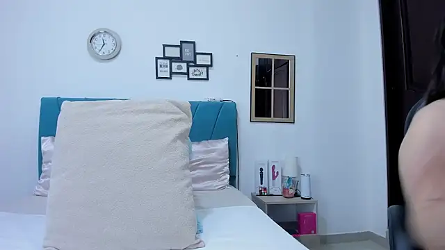 kamila lopez online show from 11/25/25, 10:43