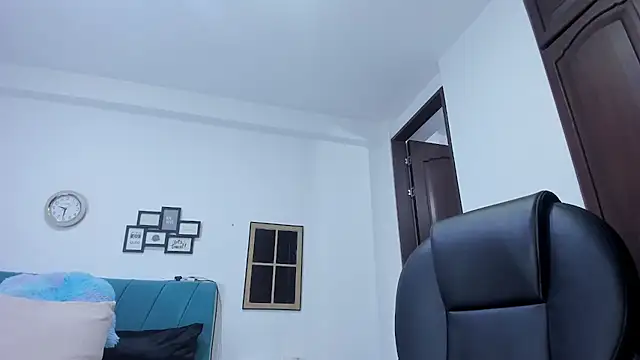 kamila lopez online show from 10/21/25, 10:42