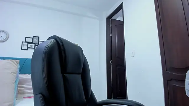 kamila lopez online show from 11/28/25, 10:54