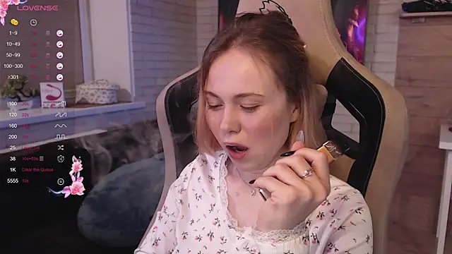 Snapshot of lucy_mirror chatting on 10/09/25, 08:53 lucy mirror online show from 10/09/25, 08:53