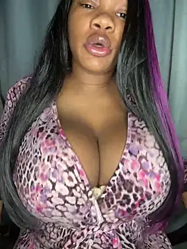 Snapshot of CharismaaBanx chatting on 10/03/25, 08:38 CharismaaBanx online show from 10/03/25, 08:38