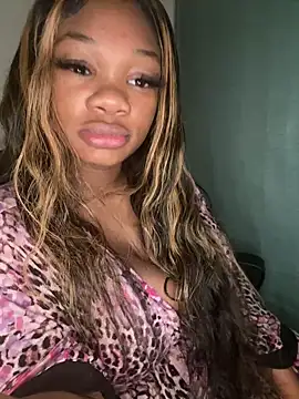 Snapshot of CharismaaBanx chatting on 12/07/24, 12:29 CharismaaBanx online show from 12/07/24, 12:29