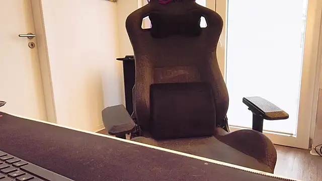 Snapshot of Hot_ToyBoy6974 chatting on 12/14/24, 12:11 Hot ToyBoy6974 online show from 12/14/24, 12:11