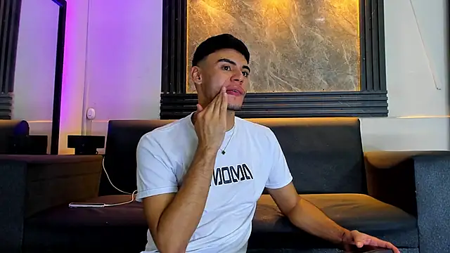 liam genner  online show from 12/03/25, 08:19