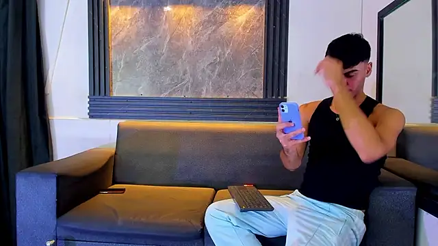 liam genner  online show from 11/06/25, 07:51