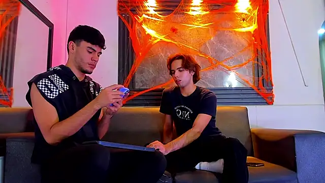 liam genner  online show from 10/30/25, 08:06