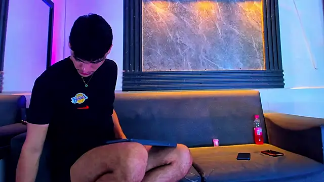 liam genner  online show from 11/12/25, 08:23