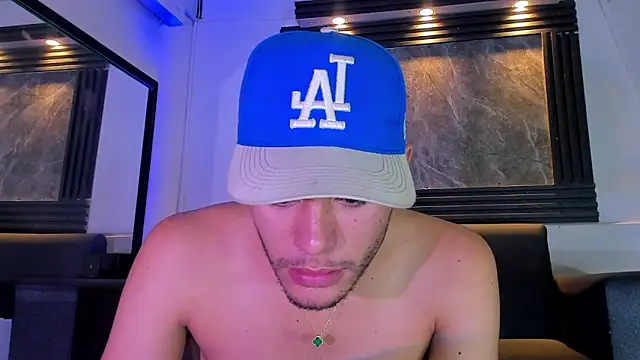 liam genner  online show from 09/22/25, 08:04