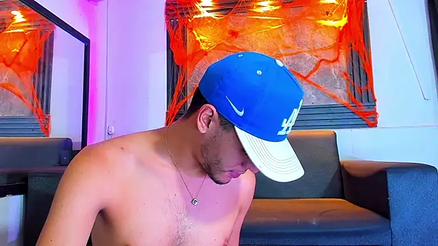 liam genner  online show from 10/27/25, 08:10