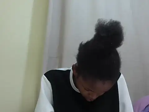 queen-sasha online show from 03/12/26, 01:48