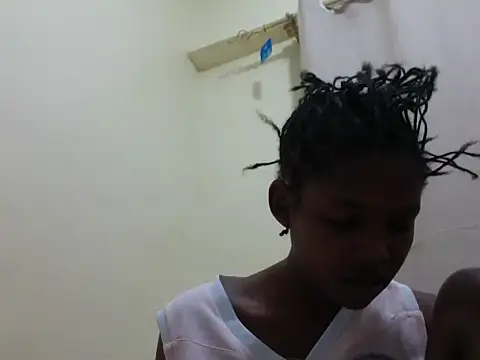 Snapshot of queen-sasha chatting on 06/27/26, 04:02 queen-sasha online show from 06/27/26, 04:02