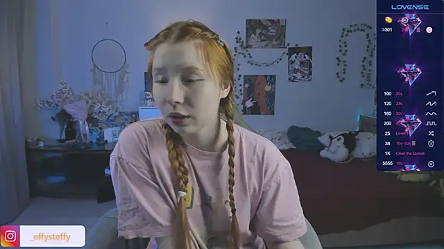 CallMeEffy1 online show from 12/03/25, 07:35