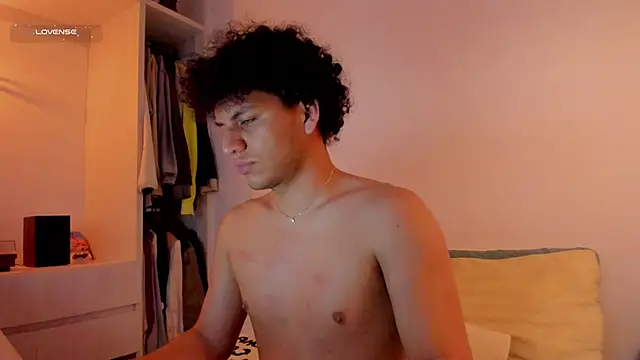 Snapshot of Curlblue chatting on 12/04/25, 05:39 Curlblue online show from 12/04/25, 05:39