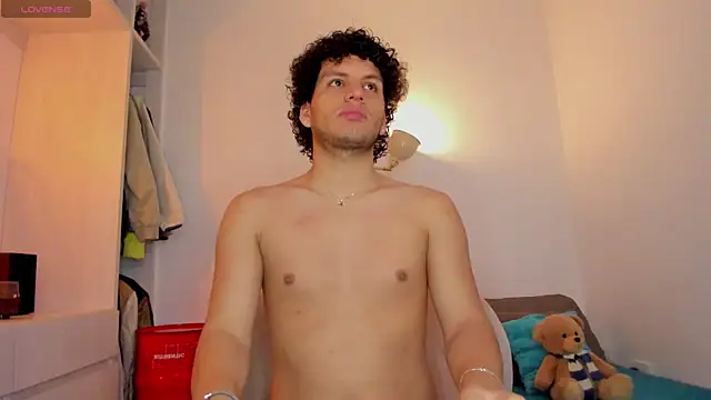 Snapshot of Curlblue chatting on 11/15/25, 05:55 Curlblue online show from 11/15/25, 05:55