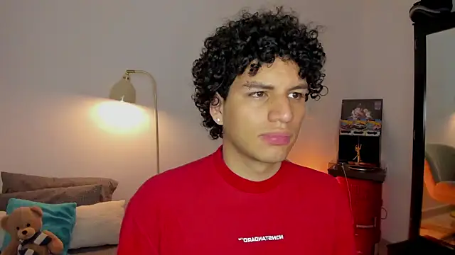 Snapshot of Curlblue chatting on 12/17/25, 01:21 Curlblue online show from 12/17/25, 01:21