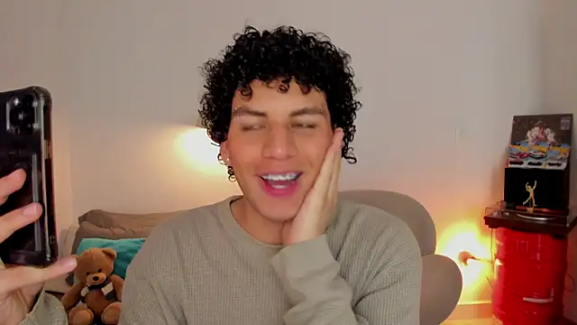 Snapshot of Curlblue chatting on 12/17/25, 04:12 Curlblue online show from 12/17/25, 04:12