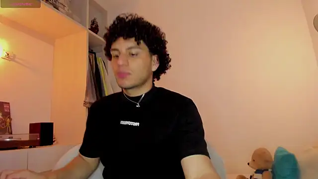 Snapshot of Curlblue chatting on 11/25/25, 03:51 Curlblue online show from 11/25/25, 03:51