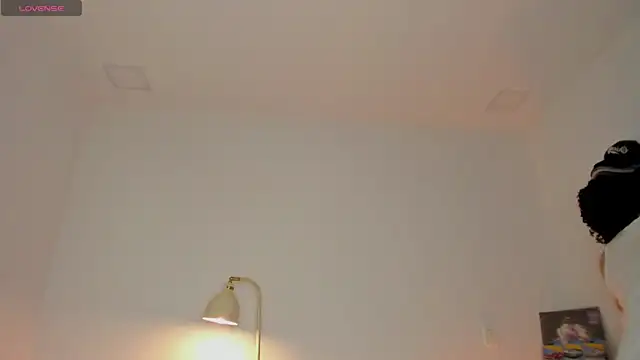 Snapshot of Curlblue chatting on 12/18/25, 11:03 Curlblue online show from 12/18/25, 11:03