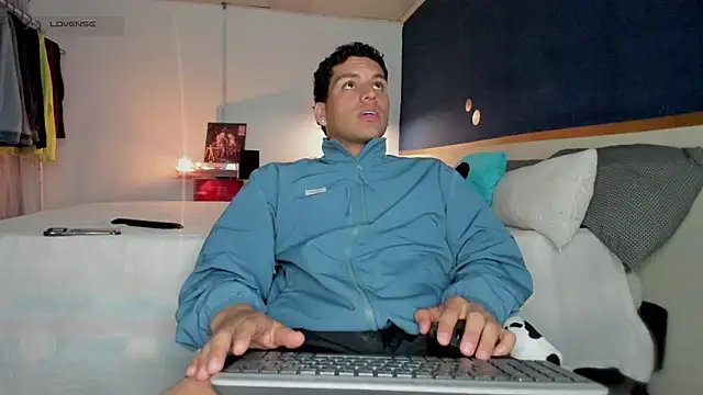 Curlblue online show from 04/18/26, 04:26