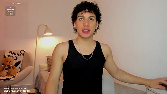 Snapshot of Curlblue chatting on 11/04/25, 01:09 Curlblue online show from 11/04/25, 01:09