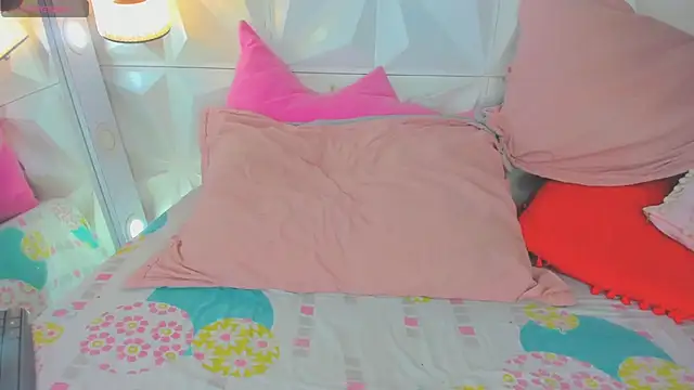 cute latinaxxx online show from 05/18/26, 01:28
