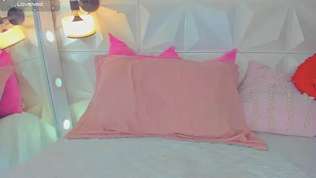 cute latinaxxx online show from 04/25/26, 04:59