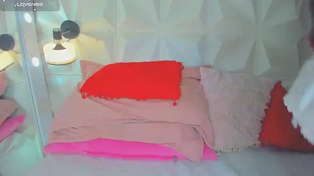 cute latinaxxx online show from 05/17/26, 01:38