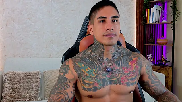 Snapshot of AdanReilly chatting on 05/09/26, 03:48 AdanReilly online show from 05/09/26, 03:48