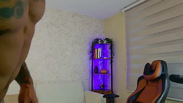 Snapshot of AdanReilly chatting on 02/19/25, 11:04 AdanReilly online show from 02/19/25, 11:04
