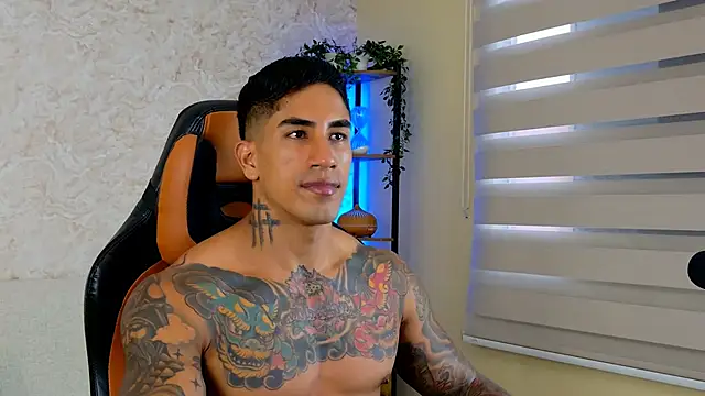 Snapshot of AdanReilly chatting on 03/19/25, 10:53 AdanReilly online show from 03/19/25, 10:53