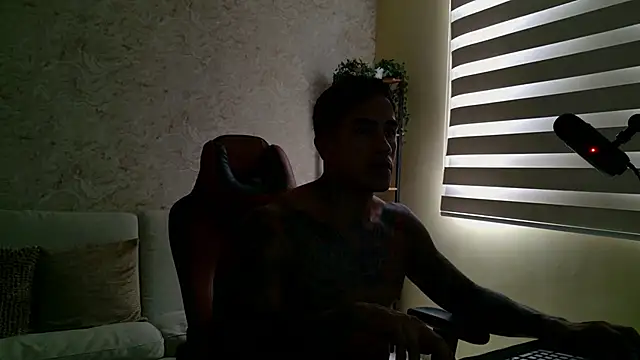 Snapshot of AdanReilly chatting on 03/22/25, 05:52 AdanReilly online show from 03/22/25, 05:52