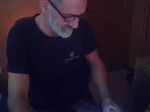 Snapshot of Lia_Y_PatrickX chatting on 10/12/25, 11:28 Lia Y PatrickX online show from 10/12/25, 11:28