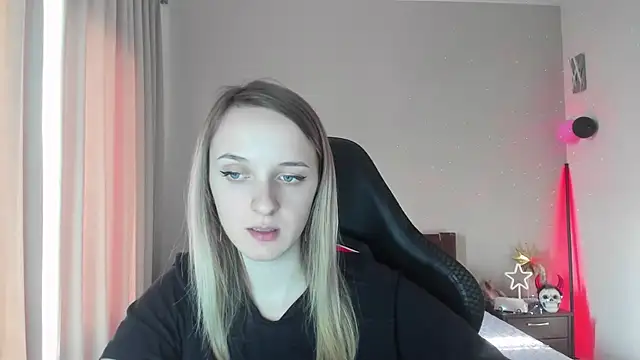 Snapshot of RouseReed chatting on 03/22/25, 02:14 RouseReed online show from 03/22/25, 02:14