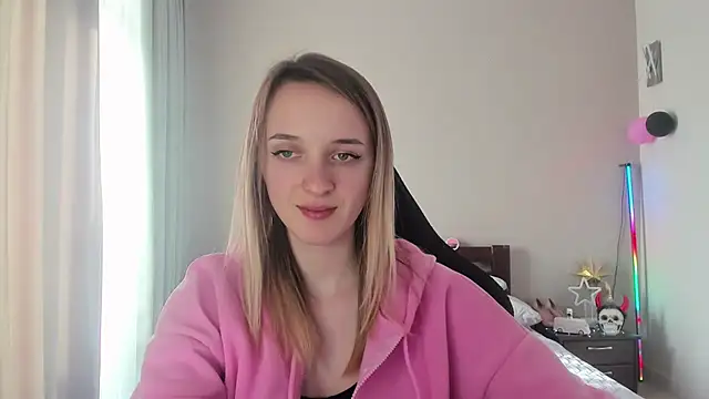 Snapshot of RouseReed chatting on 03/06/25, 01:24 RouseReed online show from 03/06/25, 01:24