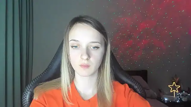 Snapshot of RouseReed chatting on 03/18/25, 04:28 RouseReed online show from 03/18/25, 04:28
