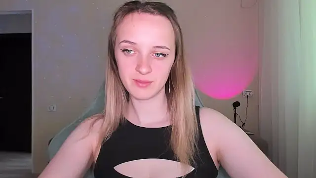 Snapshot of RouseReed chatting on 04/23/26, 10:11 RouseReed online show from 04/23/26, 10:11