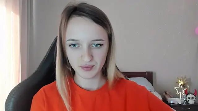 Snapshot of RouseReed chatting on 03/18/25, 01:23 RouseReed online show from 03/18/25, 01:23