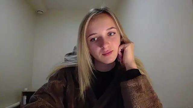 Snapshot of RouseReed chatting on 10/18/25, 05:09 RouseReed online show from 10/18/25, 05:09